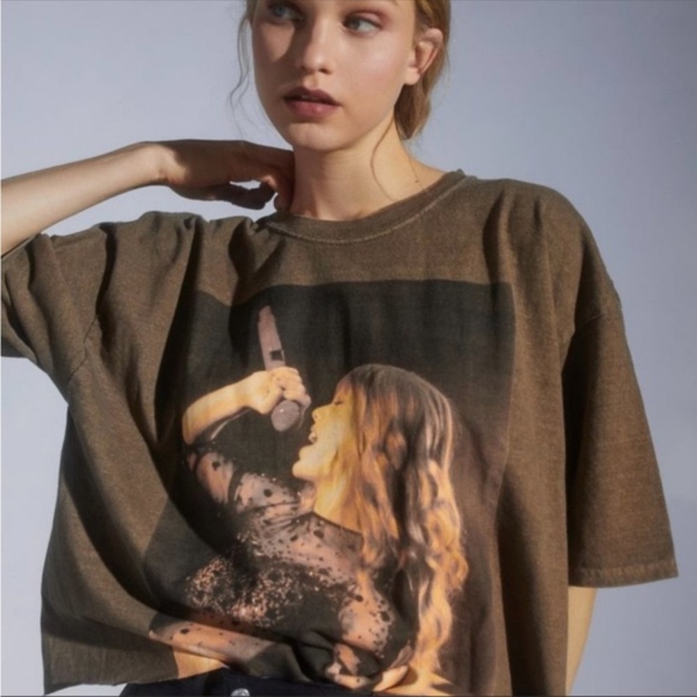 TAYLOR SWIFT Urban Outfitters RED Taylor’s Version Cropped T Shirt / Tee